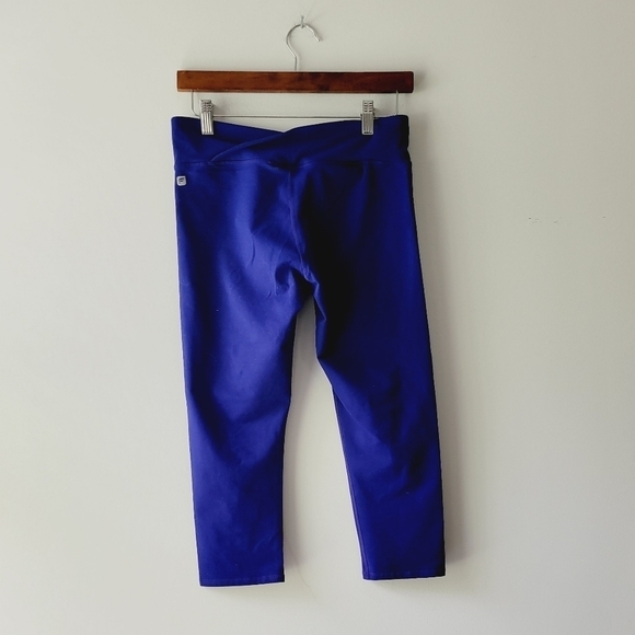 $10 sale 🍓Fabletics blue athletic comfortable capri leggings size S - Picture 5 of 5